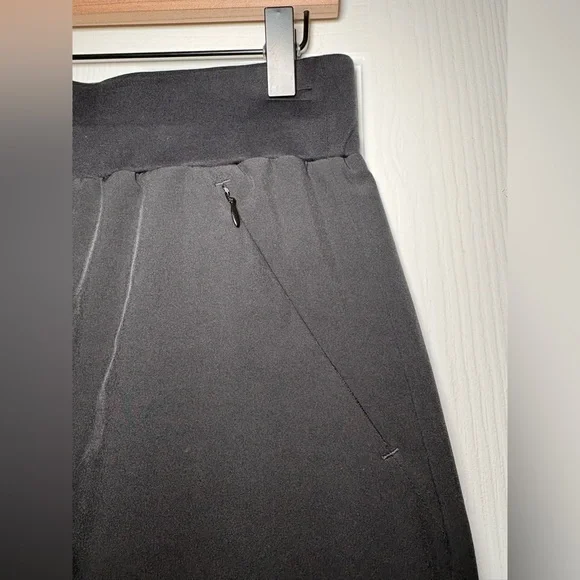 NWOT‎ Quince Performance Tech Skort Black Size Large Built-In Shorts Zip Pockets - Picture 5 of 9